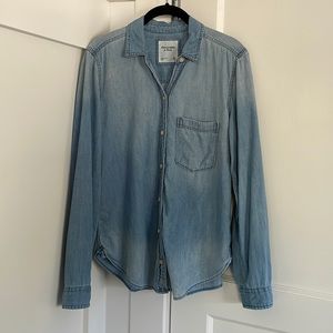 Abercrombie & Fitch Boyfriend Chambray Shirt. Size Medium